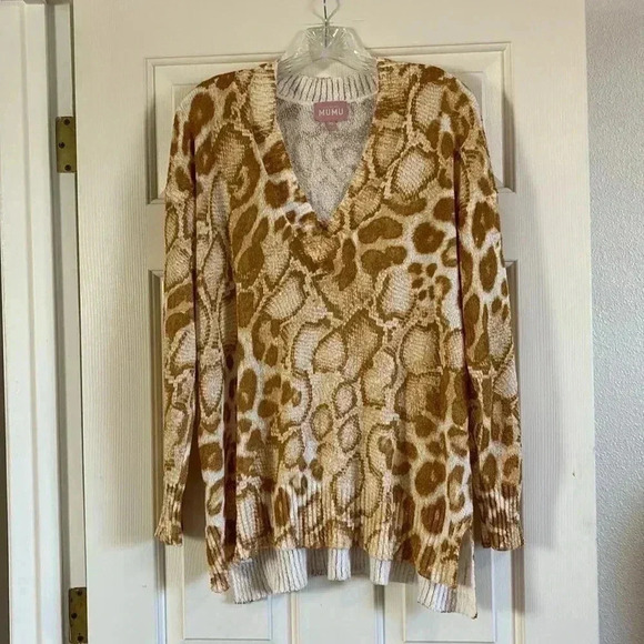 Show Me Your MuMu Cliffside Sweater in Sandy Cheetah Knit - Picture 4 of 8